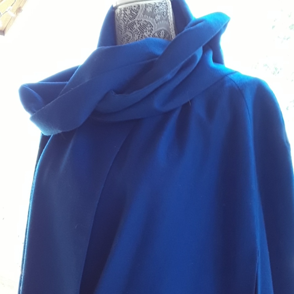 Beautiful Meriono wool cloak Coat